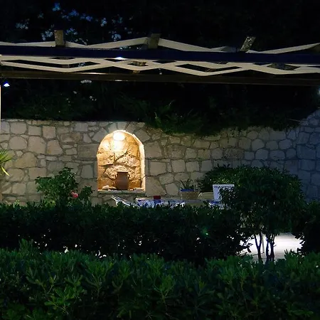 Contessa Aparthotel 3*